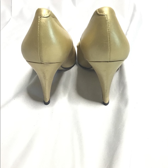 🚨Genuine leather gold pointed toe kitten heel 5.5 - Picture 5 of 5